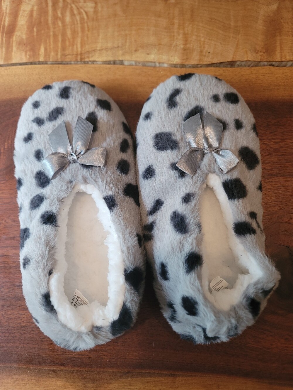 Faux Fur Snow Leopard Print Slipper Socks NWOT - Picture 6 of 7